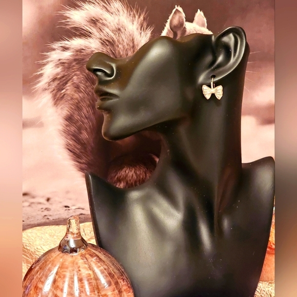 NEW Elegant Pearl Bow Earrings E1P27 - Picture 2 of 6